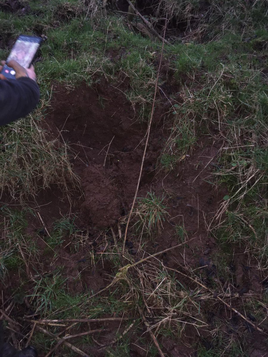 MancHuntSabs's tweet photo. We found a blocked sett in the area that the Albrighton were hunting yesterday, not sure why they would need to block badger setts if they were following a trail ..... Maybe they were worried the trail layer would fall down it?

We returned at the end of the day to unblock it. https://t.co/gC4UYgTKLv