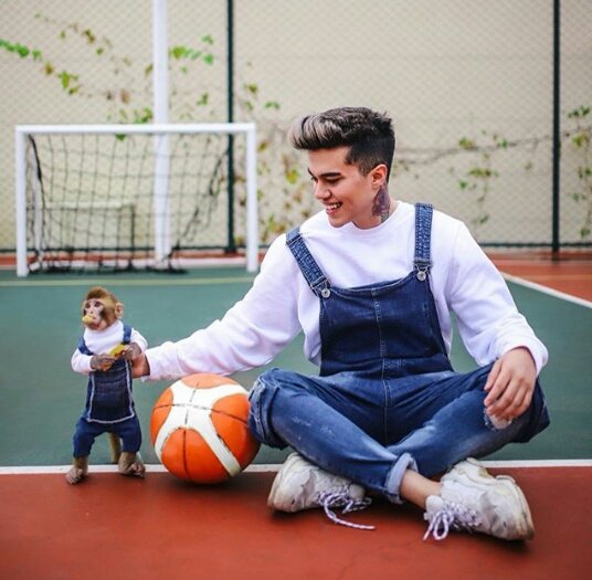 Yaaa skanjas bende böyle bir arkadaş  istiyorum 😅😅😅