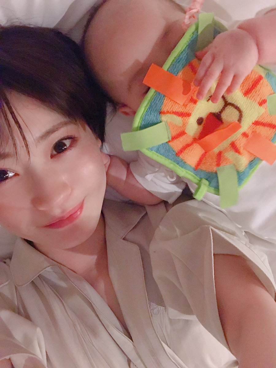 そして何気に 今年入って初めてTwitter覗きました。というか本当に数ヶ月ぶりww

元気してます！🙇‍♂️🌟

写真展で モデルをはじめ顔馴染みのカメラマンさんたちにいっぱい会えて、本当に懐かしかったし嬉しかったぁ😭😭

とりあえず娘連れて一人で東京
しんどすぎたので←
しばらくゆっくり休みます😂🙏