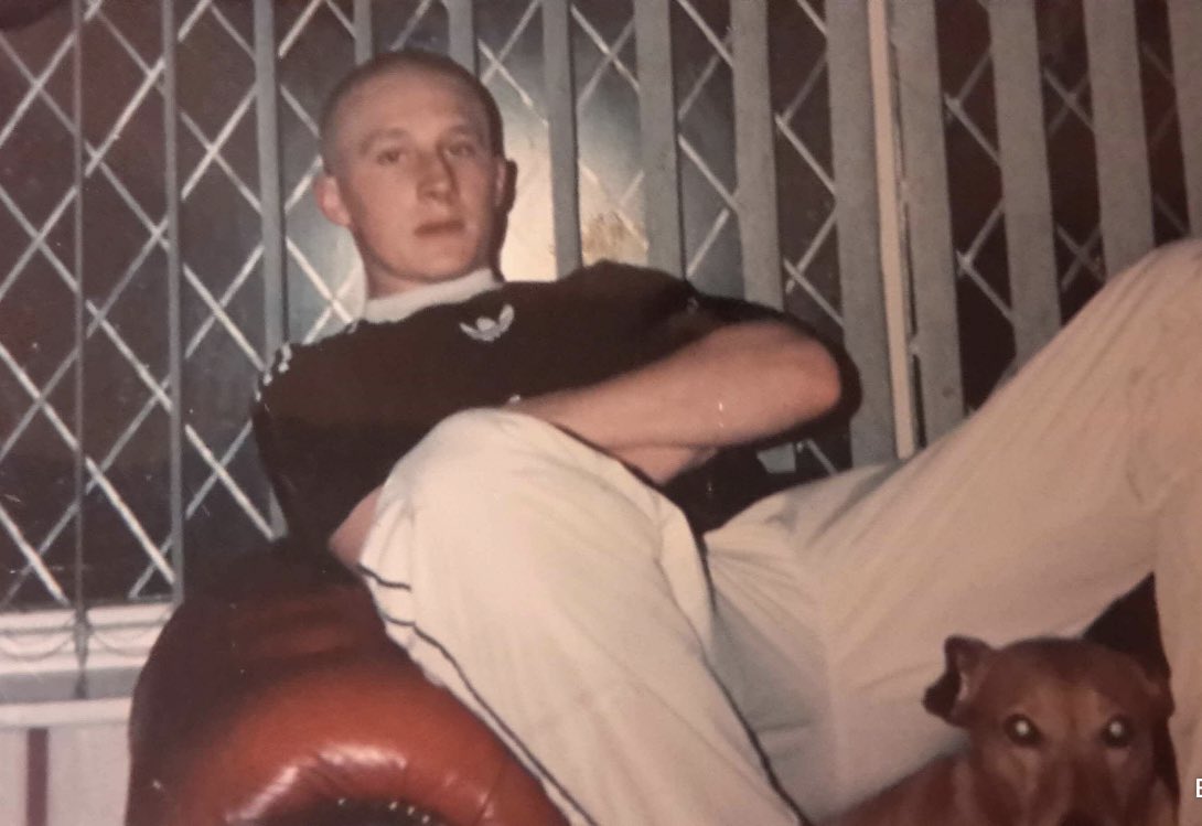 kerrym87's tweet photo. Mike before his East 17 audition 🥴🥴 @gloverm174 where’s the rest of your head 🤷♀️ #PeaHead #WhiteTracksuit 😳 https://t.co/3UGykyCF4V