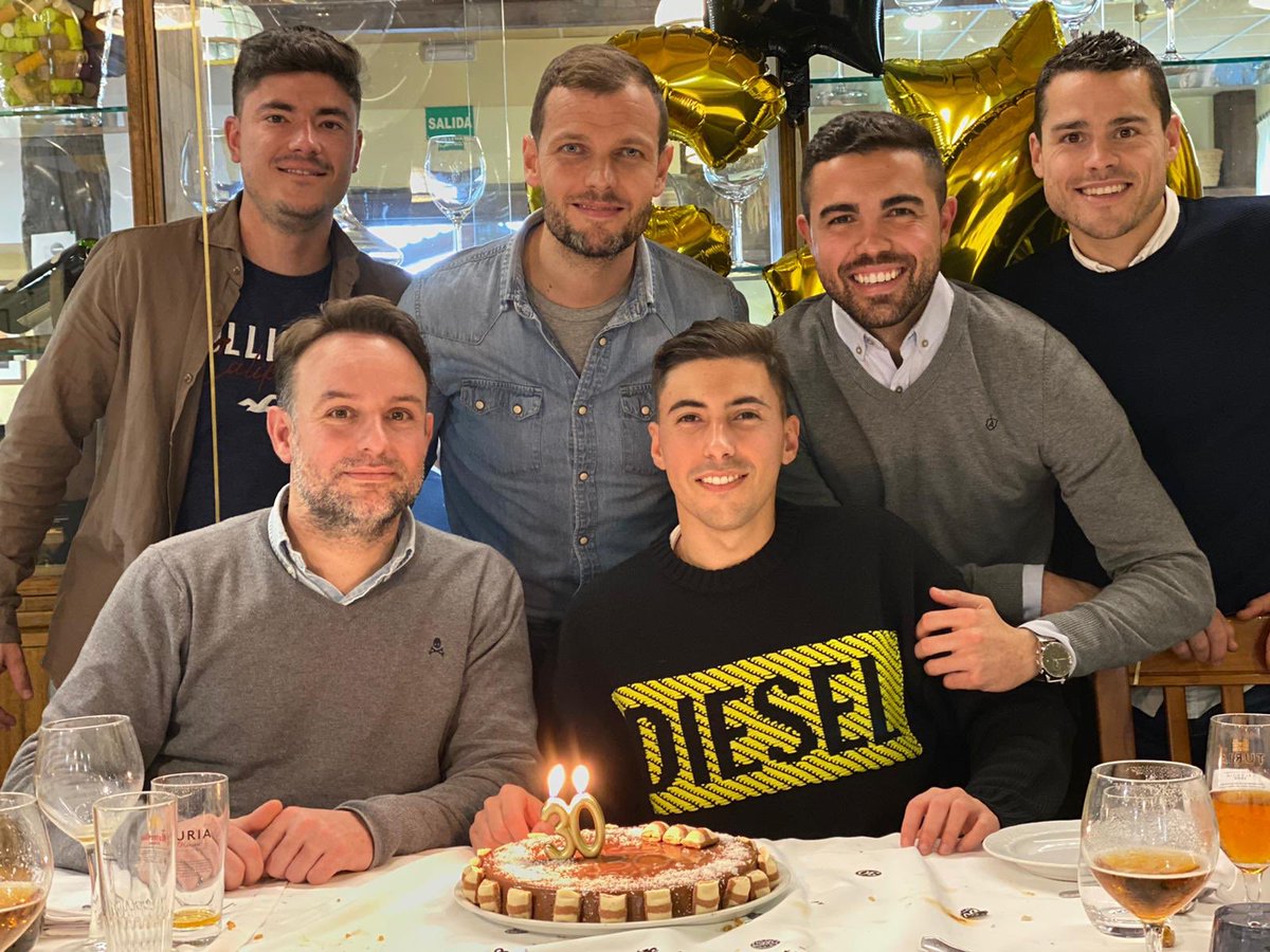 dehoyolora's tweet photo. Fin de semana intenso en Valencia, donde ha habido tiempo para todo: cumpleaños del gran @javiolmo12 , participación en el congreso @JAMSPORTS y puesta en marcha de nuevos proyectos. https://t.co/RjY50lrV0m