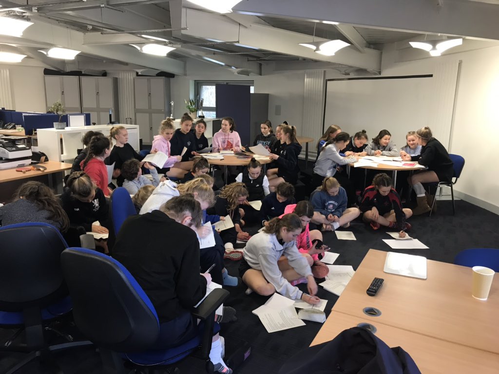 I absolutely loved working with this group of enthusiastic young players today, who smashed our session on attacking principles on and off the pitch and set out their ‘codes of conduct’.  #scotlandU15girls #starsofthefuture @ScottishHockey @cjack_1 @Twiddle81