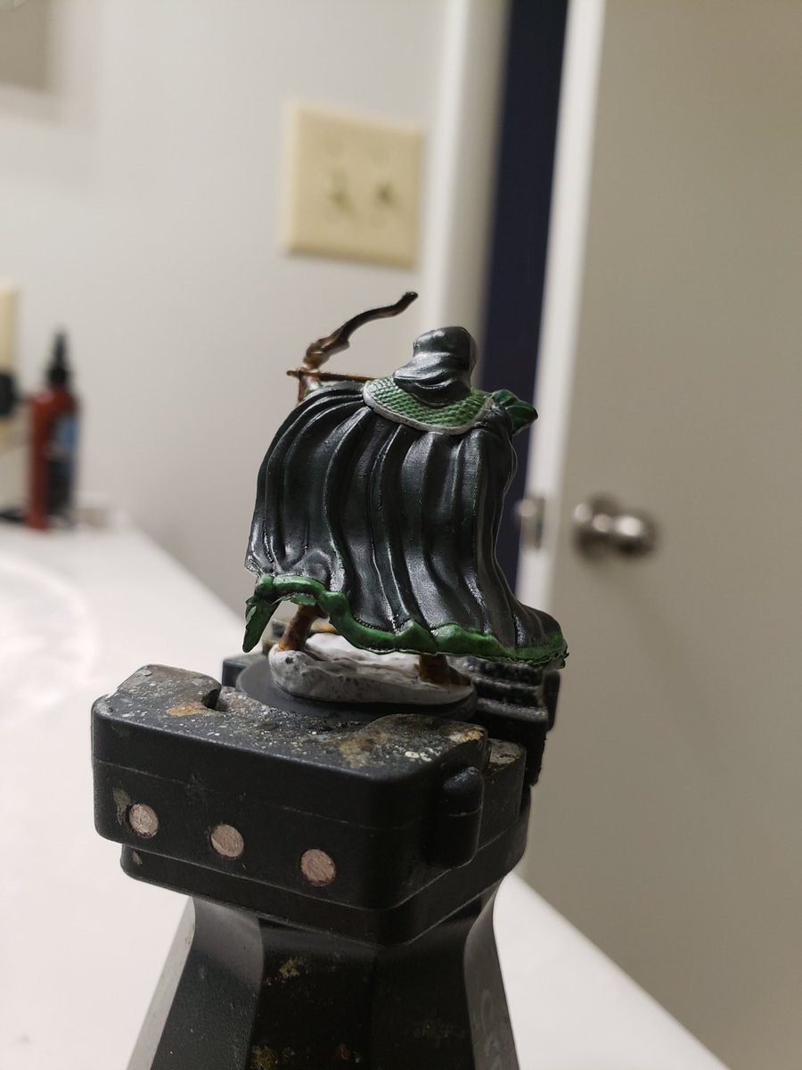 HalfKrazie's tweet photo. Alo the Elf Ranger that wants to be Catfolk is now painted. his reverse cloak allows him to hide in the forest or in an urban setting at night. #MiniPrimetime #paintersguild #dungeonsandragons #miniaturepainting @EldritchDice Khao inspired @EnuTetsujin https://t.co/B946Rq0NZk