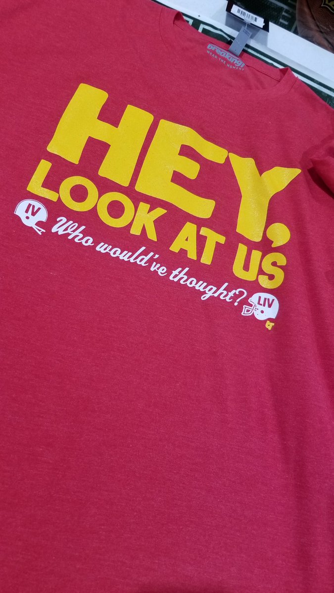 The always gracious and friendly Nigerian Nightmare <a href="/ChristianOkoye/">Christian Okoye</a> chatting with #Chiefs fans and signing autographs today at Dick's Sporting Goods in Lee's Summit