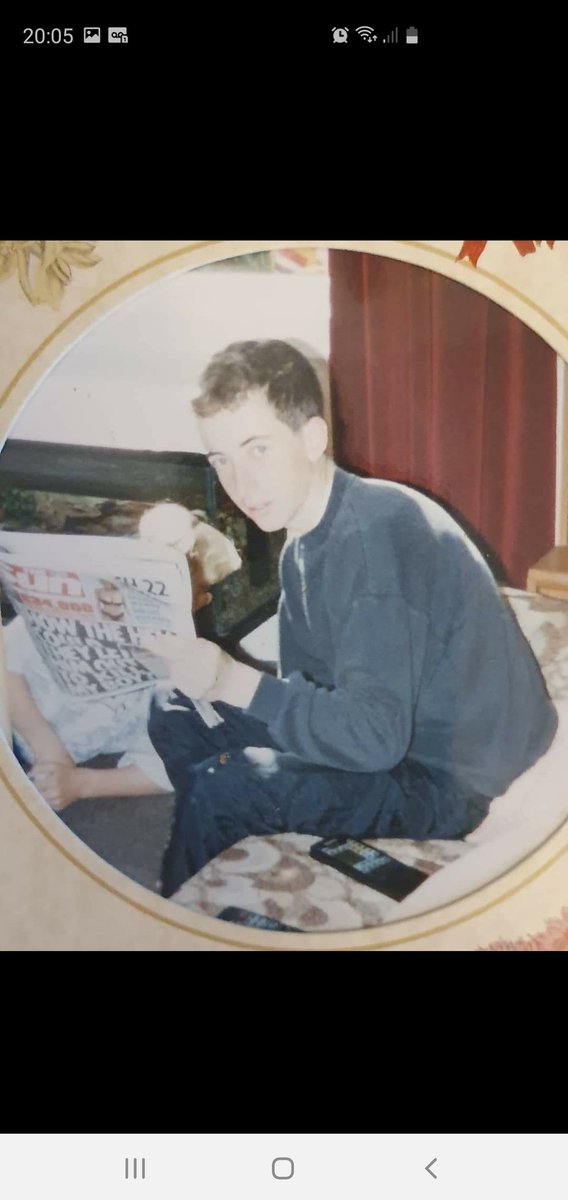 JoshBeales's tweet photo. @miniminter a friend found this of themselves from 1993 in their nans photo album how weird https://t.co/Ul5NRKFwvI