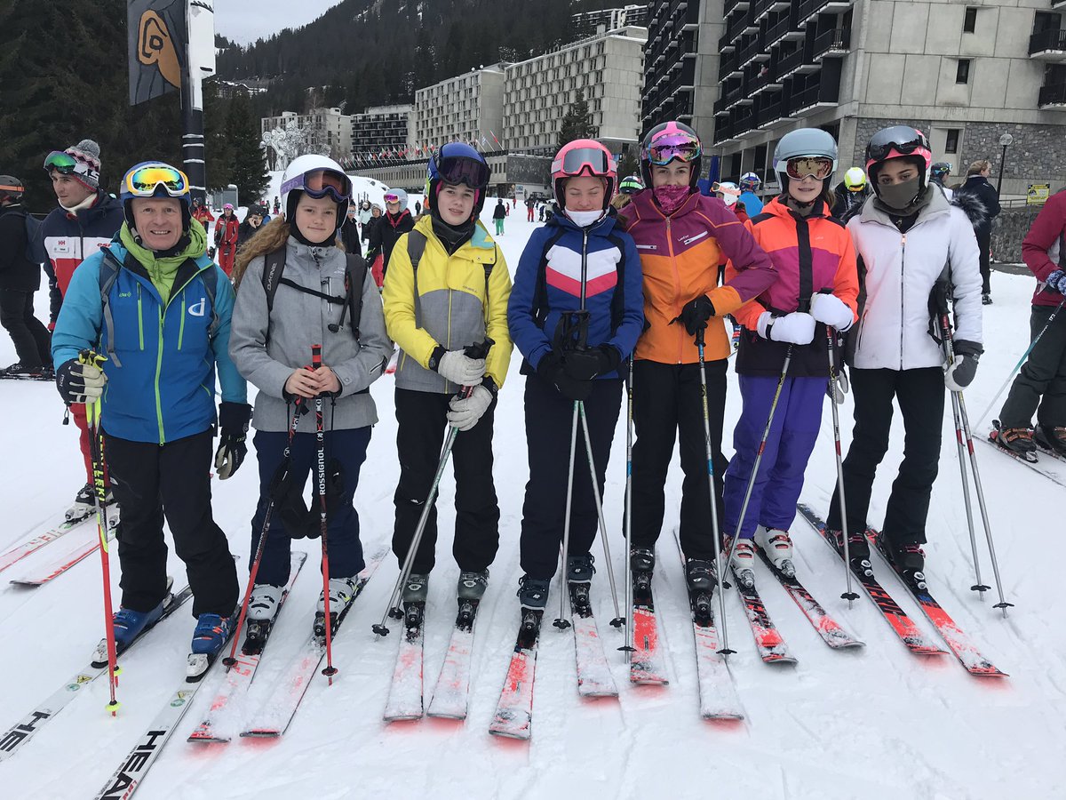 SportBHillGirls's tweet photo. Day 2 training complete and girls excited and ready for Giant Slalom and Team Parallel tomorrow at the @BSRaces #letsdothisteam #mindset #buzzedout https://t.co/up9wuK9uQV