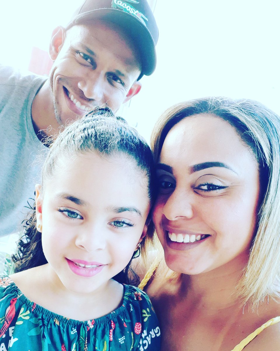 MamaeDaJhu's tweet photo. Um presente de Deus é algo que consideramos mais valioso que tudo, algo que pode transformar uma pessoa por inteiro. É por tudo isso que eu considero vocês dois como sendo o maior presente que Deus poderia me dar.
#EuAmoVcs 👨👩👧🤞🏻❤🙏🏻 https://t.co/qI6nndwbJZ