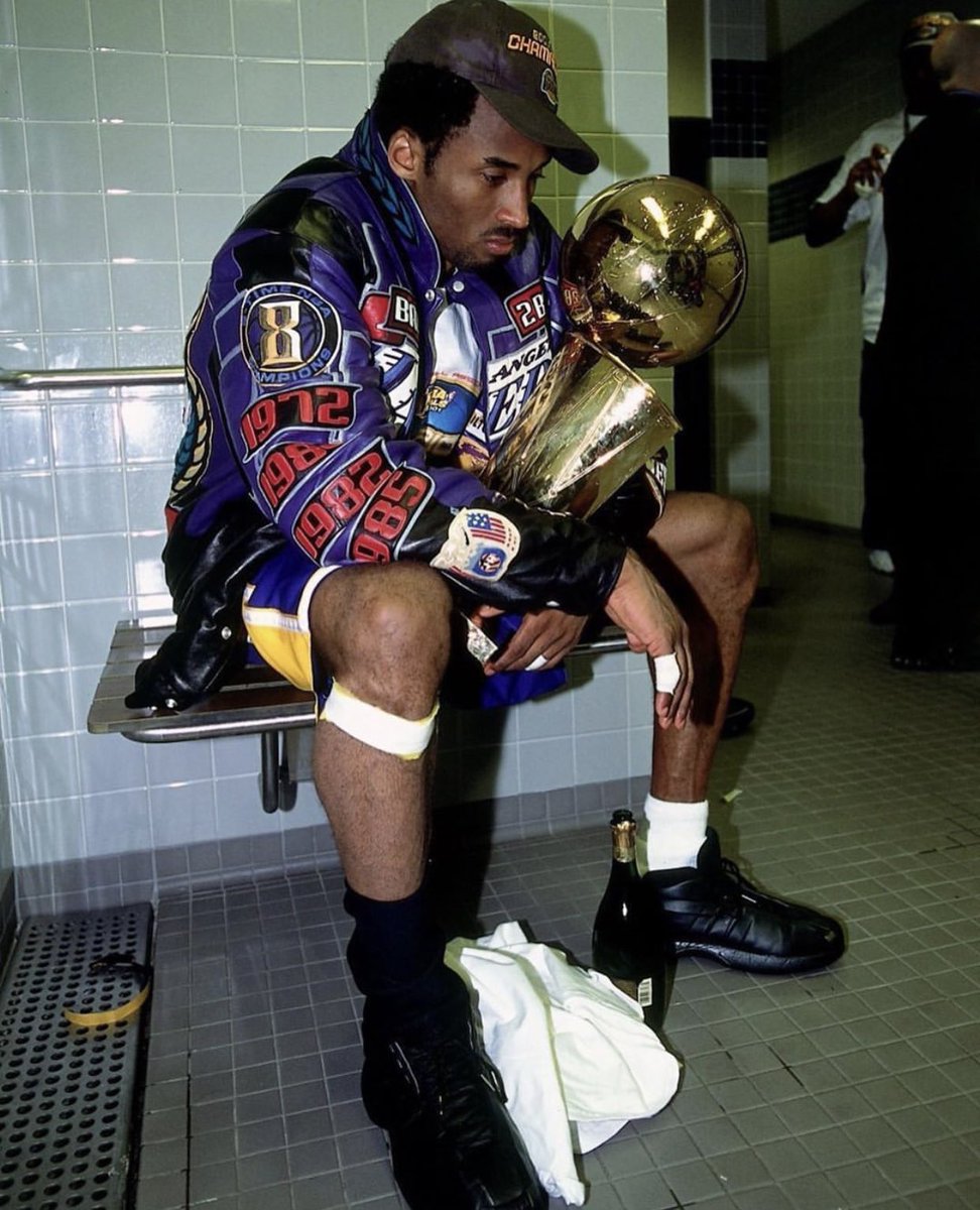 CauseWereGuys's tweet photo. RIP to an icon and a basketball legend Kobe Bryant. This is beyond heartbreaking 🥺 https://t.co/ARCpCxcesf