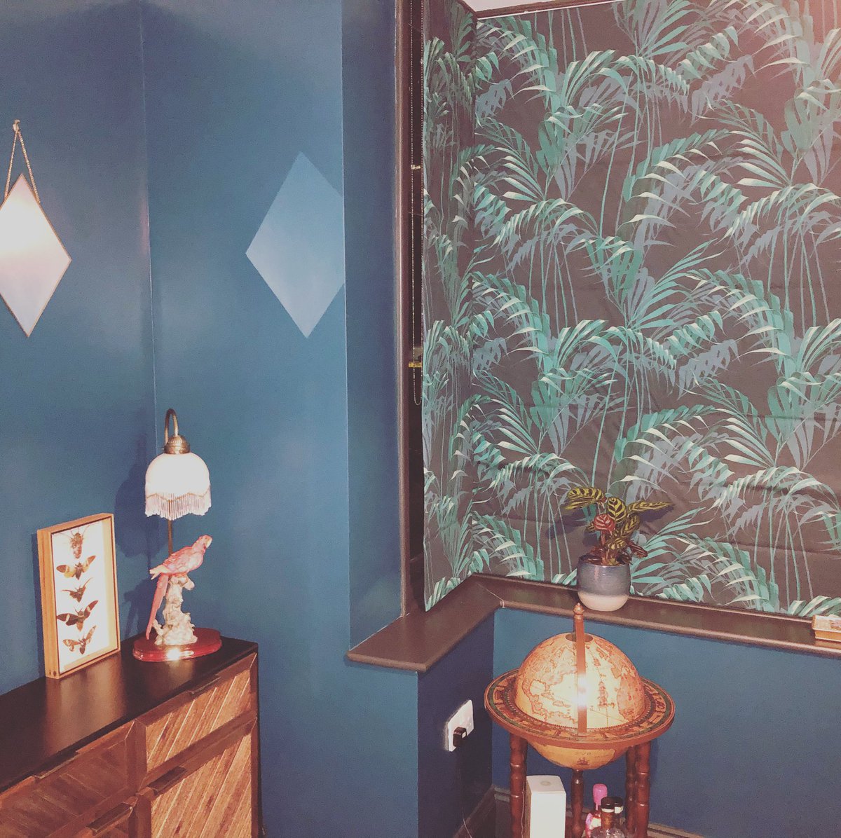 adamtslade's tweet photo. Eclectic little addition to our dining room! Looks quite at home against the @SandersonFW ‘Palm House’ Roman blinds #Parrot #parrotlamp #interiordesign #interiorstyling #homedecor #hometrends2020 #jungletheme #designer #stylist https://t.co/cTrSYHPmyy