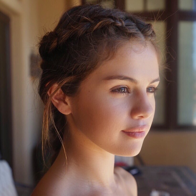 selenagomezbr's tweet photo. "Dos 7 aos 27 anos eu trabalhei, e muitos disseram coisas horríveis para mim, sobre mim e fui exposta além dos limites. Quero viver em um mundo onde uma criança de 11 anos não cometa suicídio por causa de bullying nas redes sociais." - Selena Gomez https://t.co/GIsL7XcByY