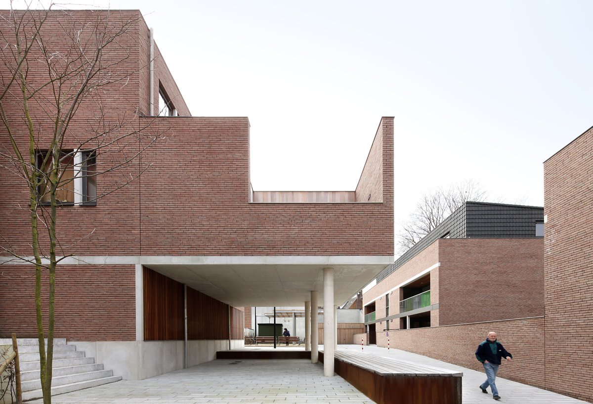 Vande_Moortel's tweet photo. π Project 'Tirse': 38 apartments and 1 office space.
π #Brakel
π@voltarchitecten
π§± #SeptemBrick 8012
π· @bartgosselinphotography
#SpotlightSunday #ShapingPlaces #ShapingCommonPlaces #UniqueColoursAndSizes #Brickspiration #Architecture https://t.co/ua41k1I02C
