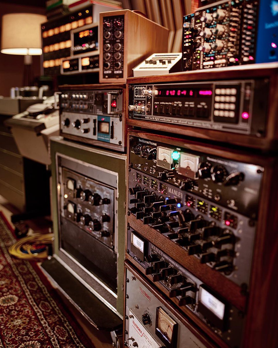 Universal Audio tweet media