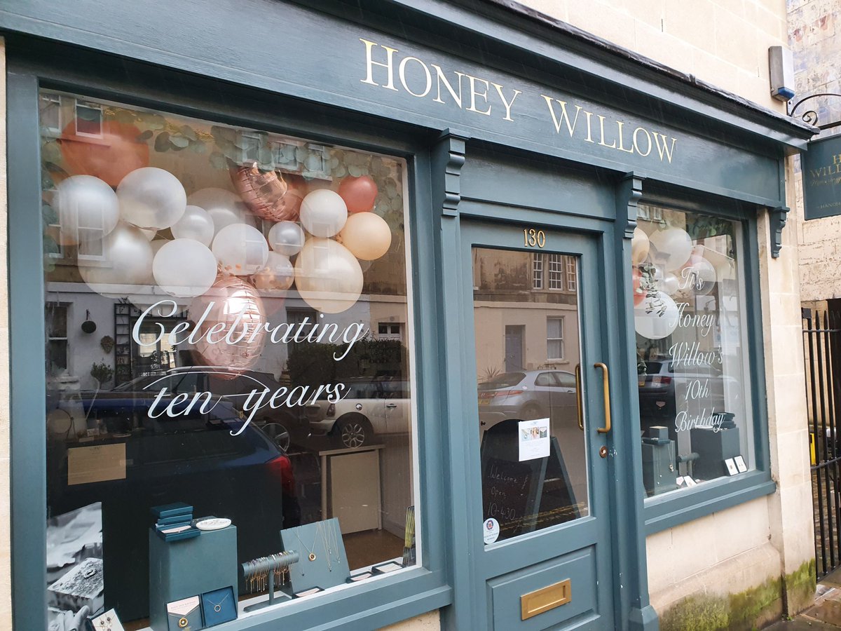 Sunday stroll along <a href="/StreetWalcot/">Walcot Street</a> visiting <a href="/SalcombeTrading/">SalcombeTradingCo</a> @Meticulous_Ink <a href="/DidiCakesBath/">DidiCakes</a> <a href="/visitbath/">Visit Bath</a> #visitbath #prettylittlebathuk #bathuk #prettycitybath #bathindependents