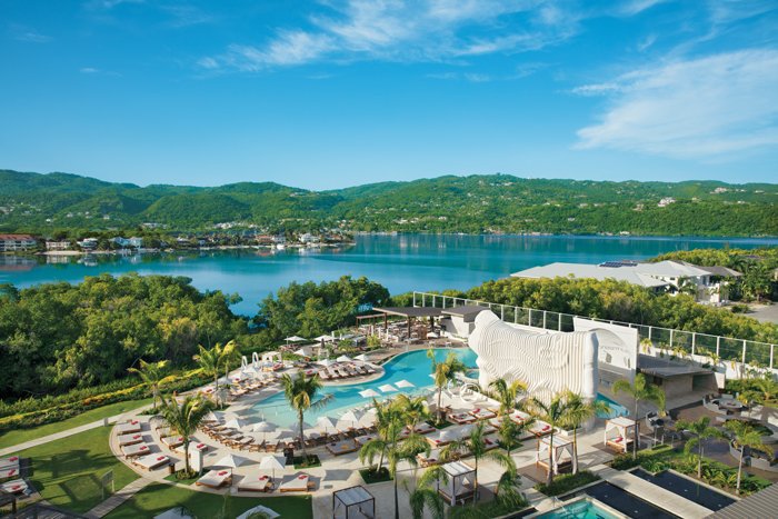 Where better to book than #Jamaica at #BreathlessMontegoBay Resort &amp; Spa. Read more about our vibrant, chic and modern resort at bit.ly/BreathlessMont… 😎