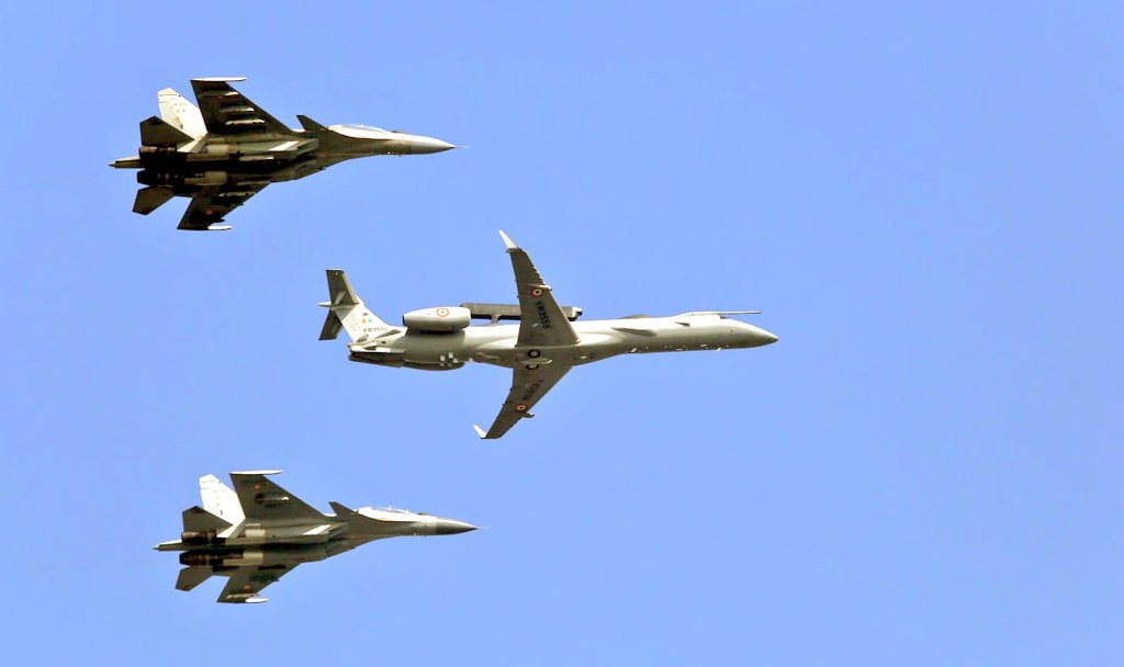 IAF_MCC's tweet photo. IAF's magnificent machines carried out flypast over Rajpath marking  #71RepublicDay celebrations. The aircraft flew from Rashtrapati Bhawan towards India Gate &amp; mesmerised the audience present.
Here's some moments captured during the day.
PC: MoD Photo Division
#RepublicDay https://t.co/TvwCz4LQuN