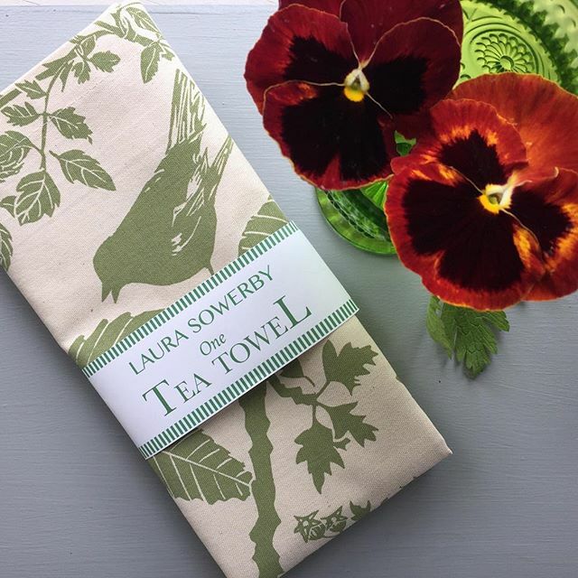 _LauraSowerby's tweet photo. In a delicious avocado green. Available from our shop. Link in the bio
⠀⠀⠀⠀⠀⠀⠀⠀⠀
#blockprinted #cushions #lampshades #botanical #englishcountry #lakedistrict #printmaker #colourpop #green #teatowels https://t.co/kQ9RxSvIWz https://t.co/p0aGn07s5g