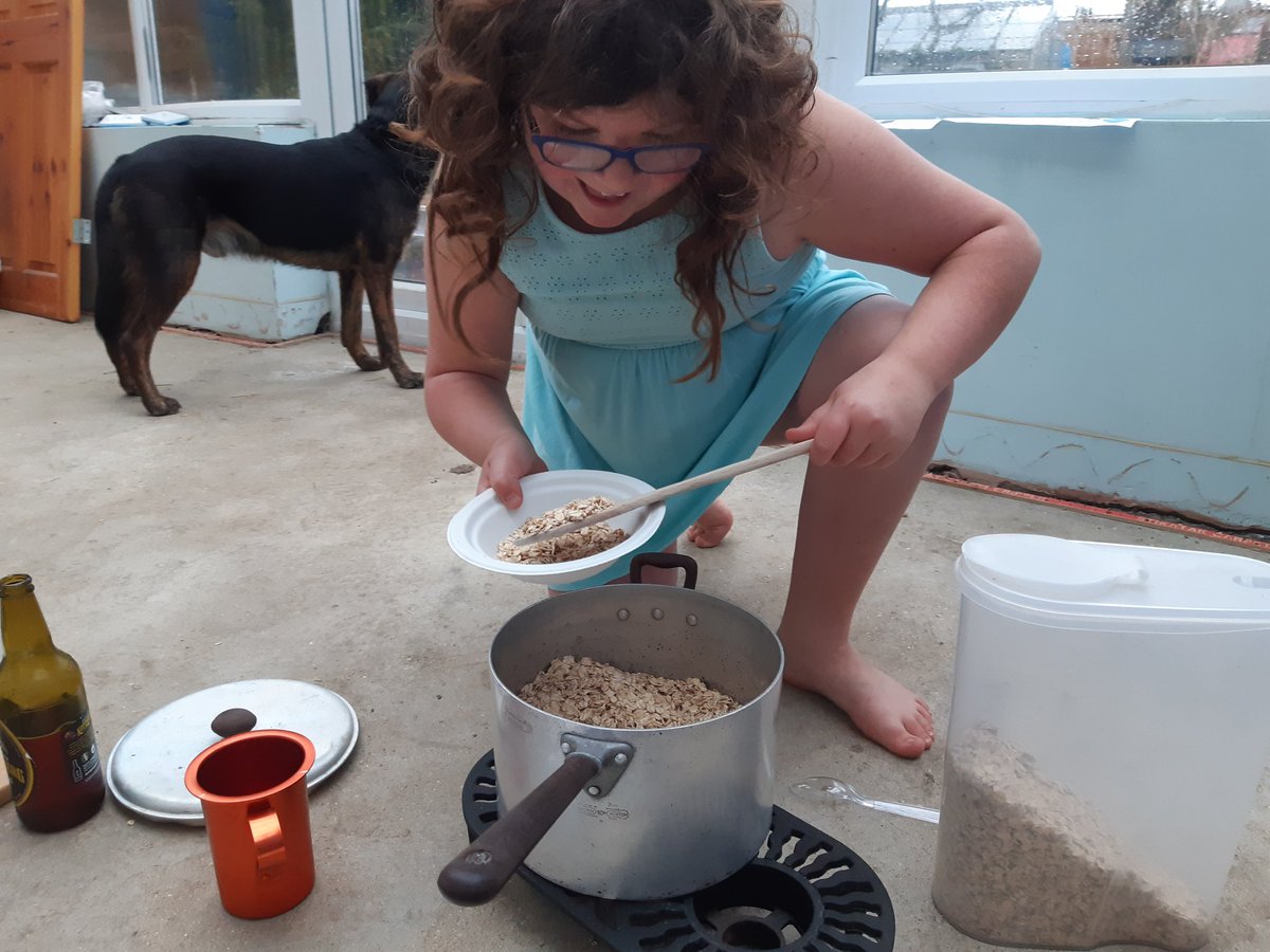 penguincooks's tweet photo. @drwalker_s #homelearningquest #homecooking Porridge and grog for breakfast #2HP https://t.co/OfdgbnVXb4