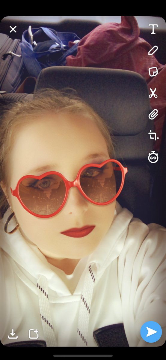 baileybarnes_02's tweet image. #snapchatfilters2020 #feelinglikealittlebear #feelinglikearose #feelinglikewearingglasses #feelinglikeinadimond