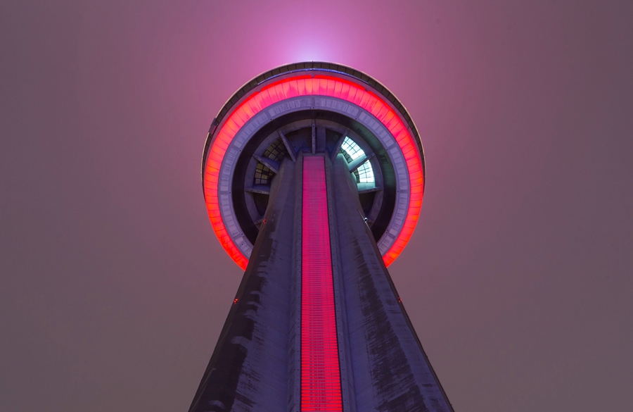 XHNews's tweet photo. Canadian National Tower is lit in red for #ChineseNewYear.
Red symbolizes good luck and good fortune. We wish you a happy and prosperous Year of the Rat! https://t.co/znm0hmyV4e