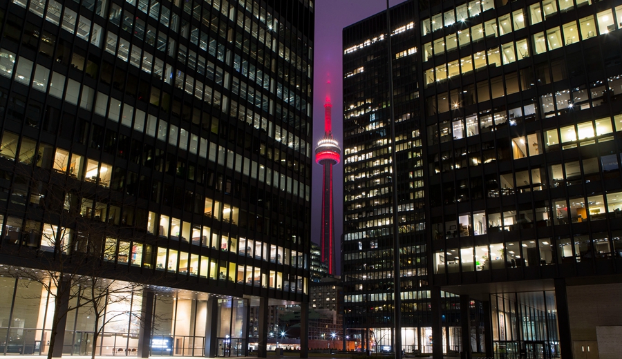 XHNews's tweet photo. Canadian National Tower is lit in red for #ChineseNewYear.
Red symbolizes good luck and good fortune. We wish you a happy and prosperous Year of the Rat! https://t.co/znm0hmyV4e