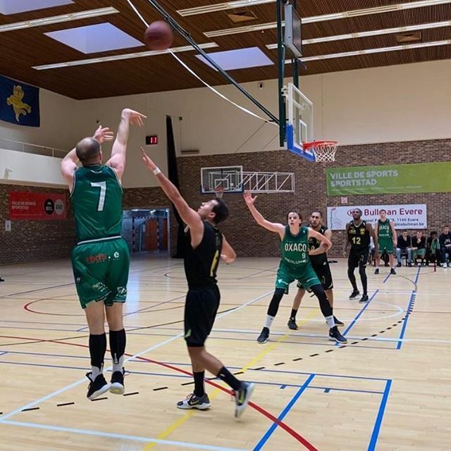 oxacobbc's tweet photo. #teamgreen @royal4brussels halftime all even 40-40 https://t.co/AfTvboJjJX