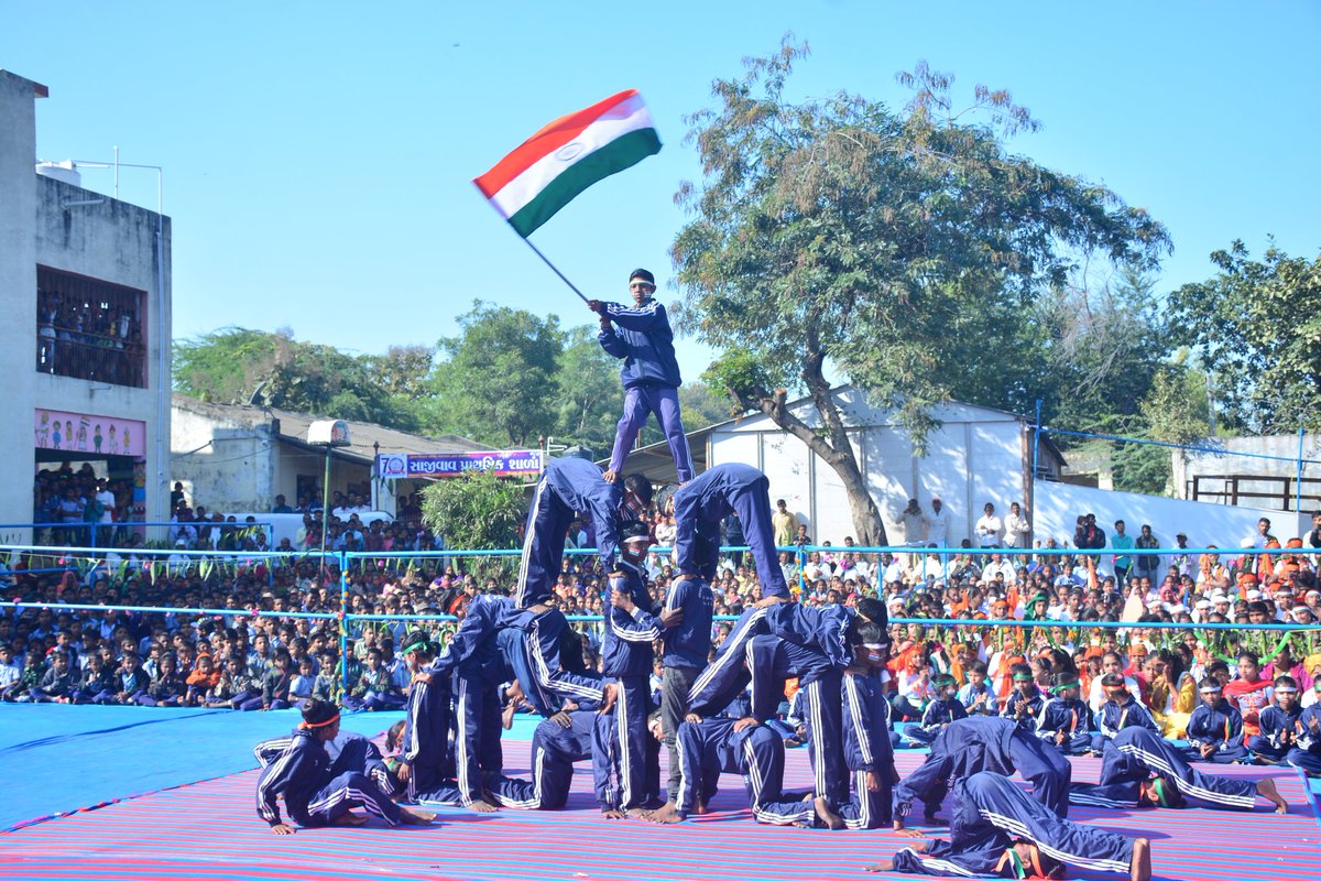 SDMSHEHARA's tweet photo. 71st Republic Day was celebrated at Sajivav, ta. Shahera, dist. Panchmahal with great enthusiasm. Mesmerising performances by students of various schools of Shahera taluka filled the entire atmosphere with patriotic fervour. @CollectorGodhra https://t.co/7TqVwCu1OA