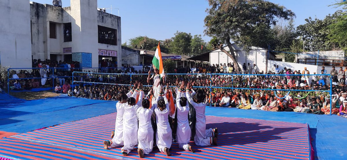 SDMSHEHARA's tweet photo. 71st Republic Day was celebrated at Sajivav, ta. Shahera, dist. Panchmahal with great enthusiasm. Mesmerising performances by students of various schools of Shahera taluka filled the entire atmosphere with patriotic fervour. @CollectorGodhra https://t.co/7TqVwCu1OA
