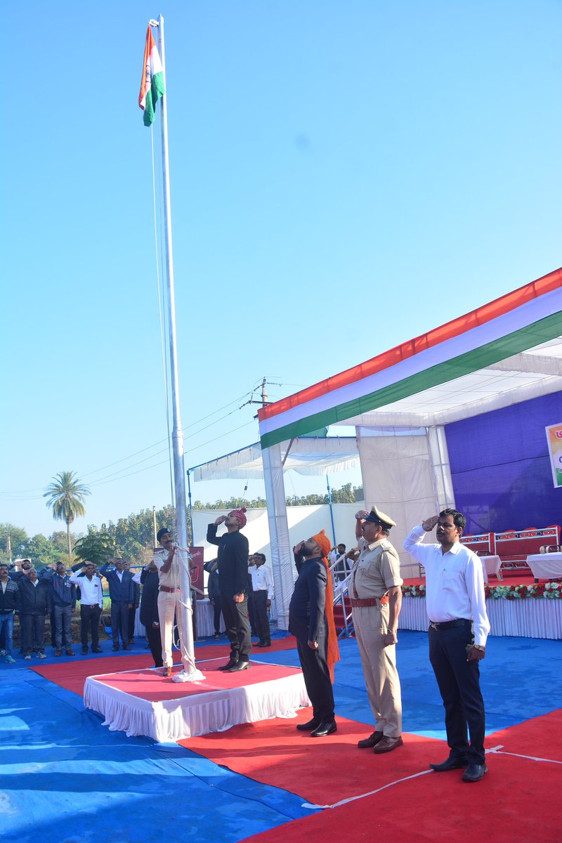 SDMSHEHARA's tweet photo. 71st Republic Day was celebrated at Sajivav, ta. Shahera, dist. Panchmahal with great enthusiasm. Mesmerising performances by students of various schools of Shahera taluka filled the entire atmosphere with patriotic fervour. @CollectorGodhra https://t.co/7TqVwCu1OA