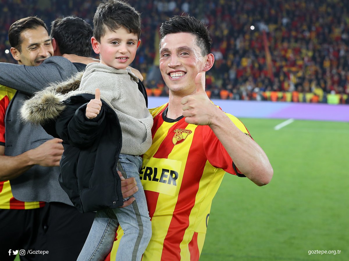 Goztepe's tweet photo. 😎😎😎😎 #Göztepe https://t.co/FlYnk4d11L