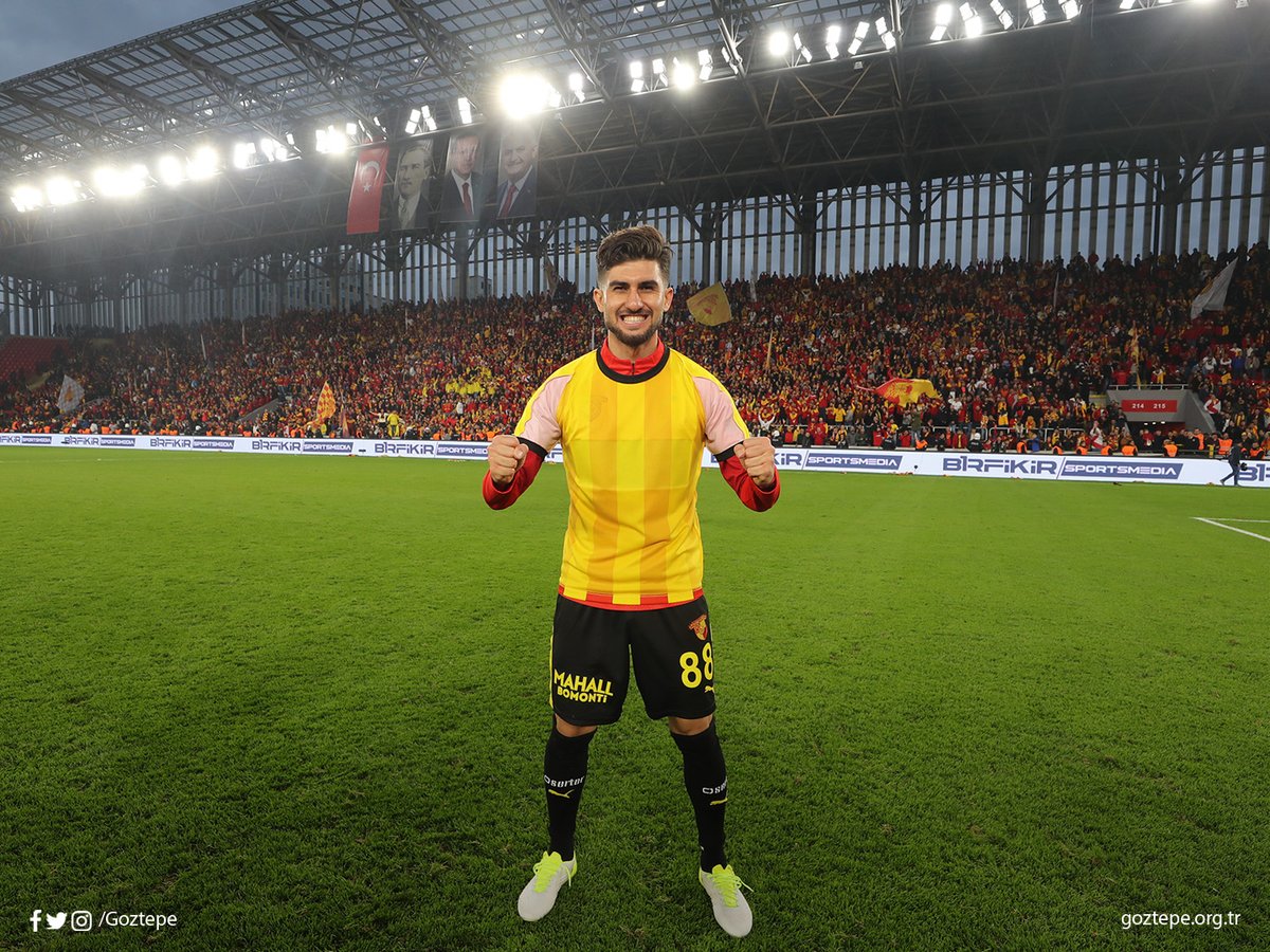 Goztepe's tweet photo. 😎😎😎😎 #Göztepe https://t.co/FlYnk4d11L