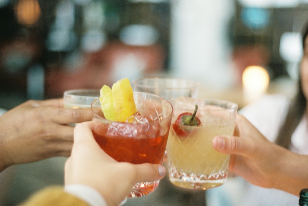 mcrnewsquare's tweet photo. Cheers to never needing a taxi again! What could be better than being walking distance from your favourite cocktails? #ManchesterNewSquare #CocktailTime #WeekendVibes https://t.co/Wpa3rvRpnq