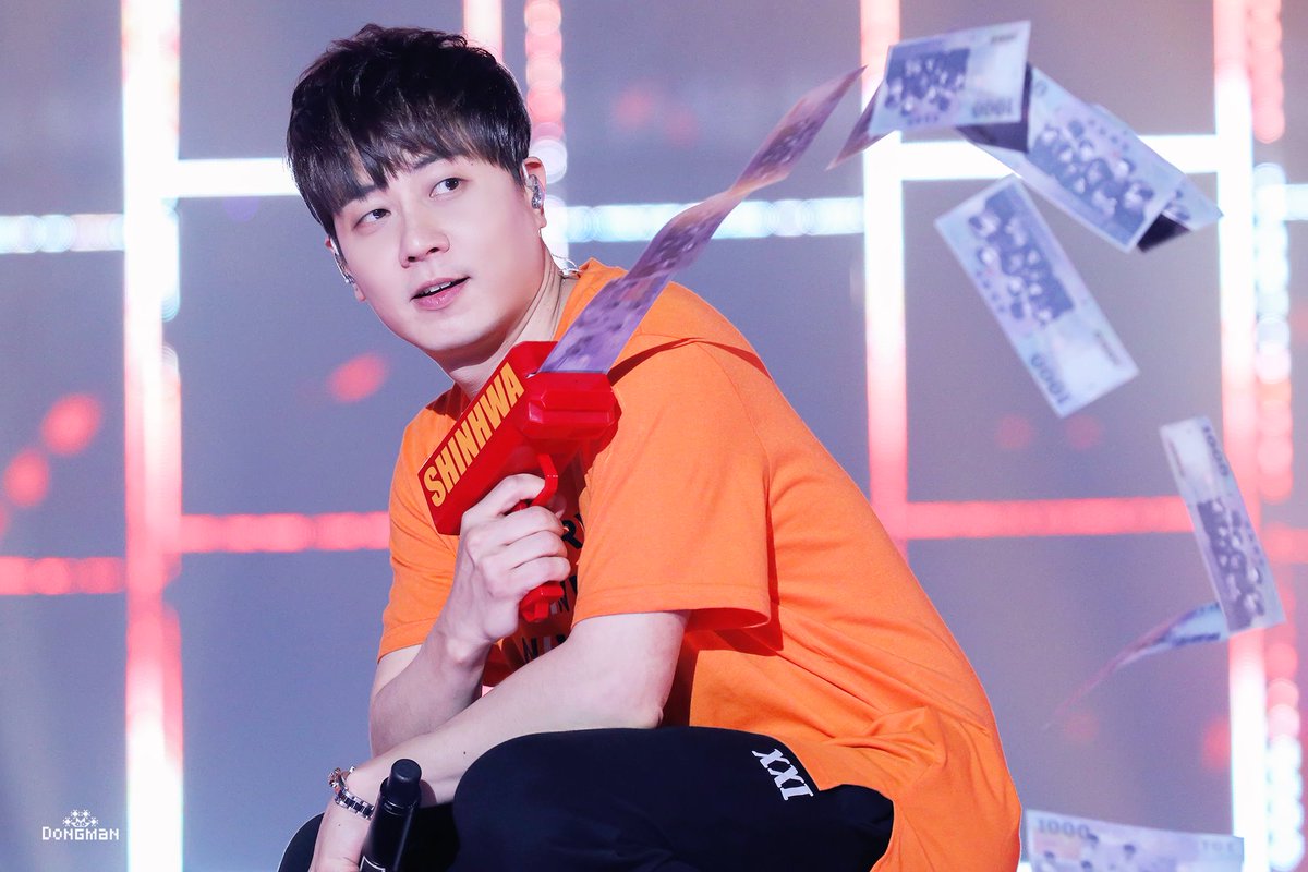 the_shinsquad's tweet photo. Andy with Shinhwa Changjos' money after his fanmeet:
#ANDY #Shinhwa #AndyMonth #DailyAndy https://t.co/ZrKsMpWcVE