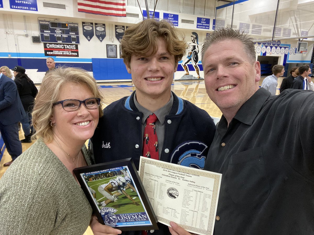 SethEdwards99's tweet photo. 2019 Football Banquet, I received the Defensive Lineman  of the Year award, and was also named the CIF Foothill League 2nd Team Defensive Player!!! Thank you coaches for this great honor and look forward to next season #saugusfootball #Edwards99 https://t.co/1vebCAKTBA