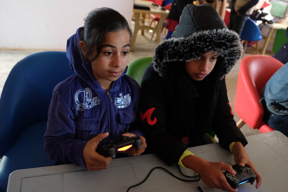 1/4 🥇 Loin devant le cinéma, la musique et la littérature, le jeu vidéo est le bien culturel le plus populaire au monde. Partout, les réfugiés aussi devraient y avoir accès.