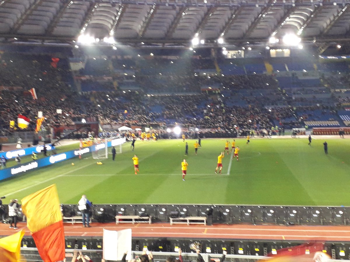 BarbaraBorelli2's tweet photo. Forza Romaaaaaaaa #dajeeeeeee @OfficialASRoma 💛❤ https://t.co/5SUibduACF