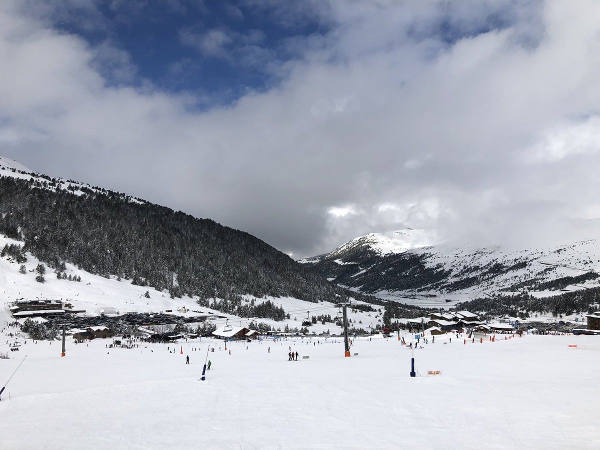 Xavi_Domenech's tweet photo. Quin cap de setmana, tu 😍😍😍 @grandvalira #beextremeboards #writeyourrules https://t.co/q9W7mlNuIh