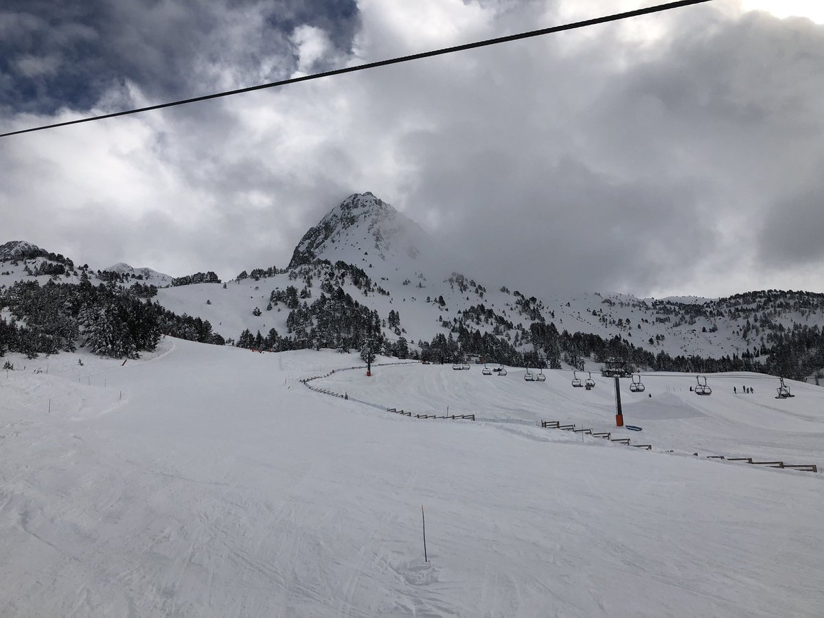 Xavi_Domenech's tweet photo. Quin cap de setmana, tu 😍😍😍 @grandvalira #beextremeboards #writeyourrules https://t.co/q9W7mlNuIh