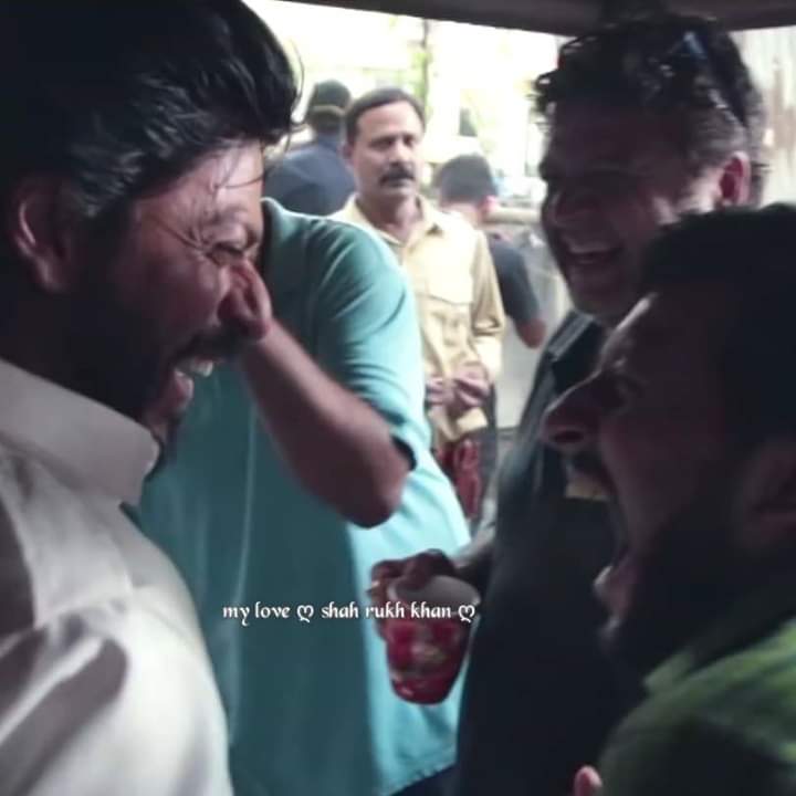 mananahla's tweet photo. Celebrate 🎉 🎈 🎊
#3YearsOfRaees
👑Dr. @iamsrk ❤️ @TheMahiraKhan @vfx_redchillies https://t.co/uEwvlEy9GM