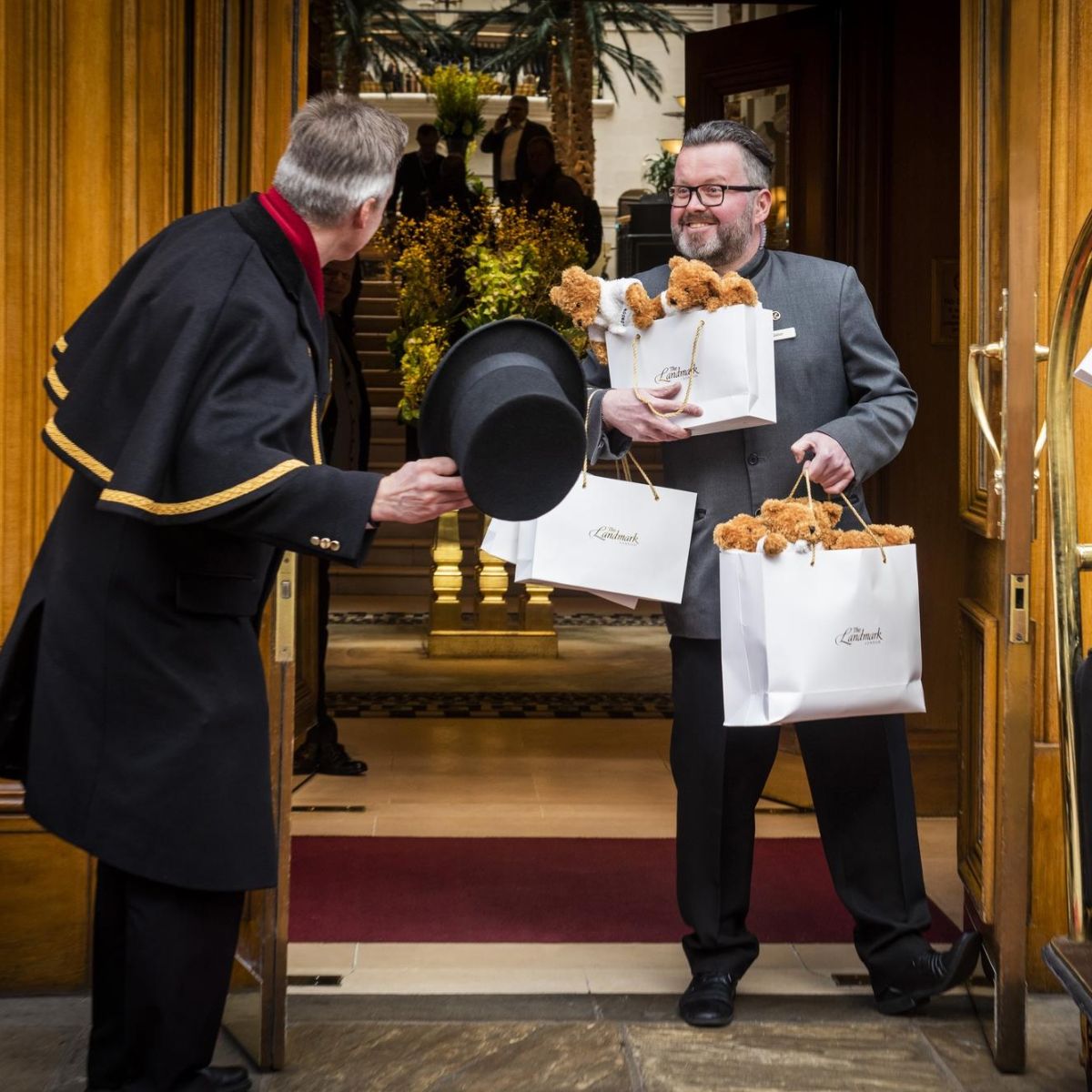 LLHCareers's tweet photo. We are looking for an energised Night Porter that would like to join our Concierge team and develop their skills in one of the Sunday Times Top 10 Best Companies to work for. 

Apply today and play an important role in our team!

https://t.co/jKxwI0r3v2

#careers #applynow https://t.co/DiUPSCj7e0