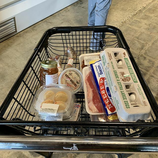 CalmingHandsmw's tweet photo. Sunday at @stevesgardenmarket preparing for the week!! https://t.co/nGQPoPn4Rx https://t.co/JhQBMjhdTk