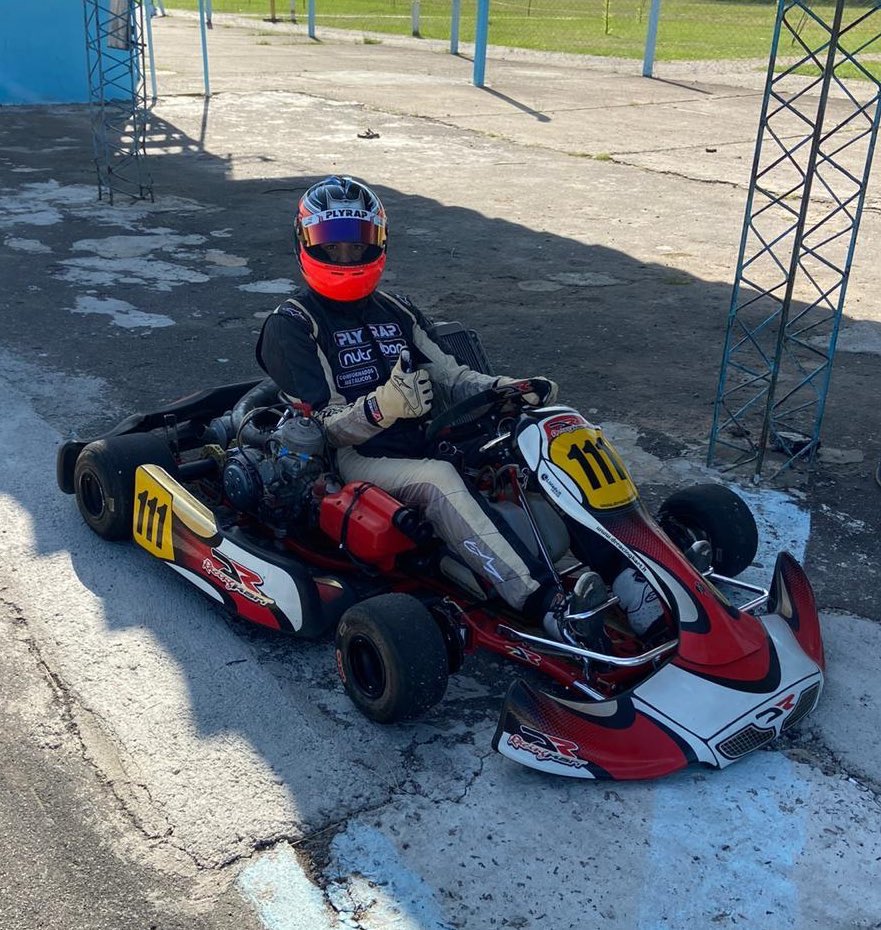 EverFranetovich's tweet photo. Día de Kart 😁 con @_Renzotesta y @MChiavon #drracingkart #kz10 https://t.co/DY0q0rMsnR