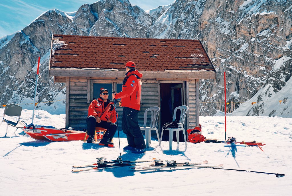 In Greece, a country that is often thought of as a warm-weather destination, ski slopes coexist with thousands of years of history and unique local food.

@4fishgreenberg shares why you should head to Greece for your next ski vacation in Airbnb Magazine: abnb.co/9w5bd