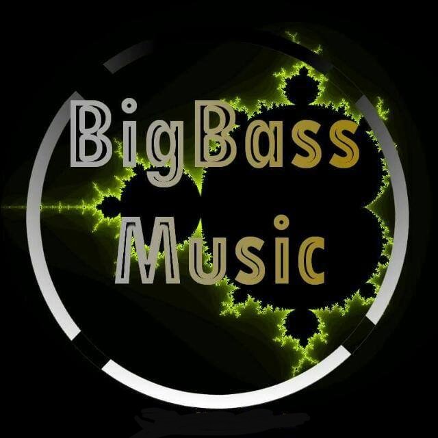 Man_C3d's tweet photo. There is 4 packages for lease... to cater for every singer or rapper.
Starting from R100, basic lease.
DM me, beats are radio ready. no extra work necessarily needed.
DM me, let's talk. https://t.co/EfD6cOXou3