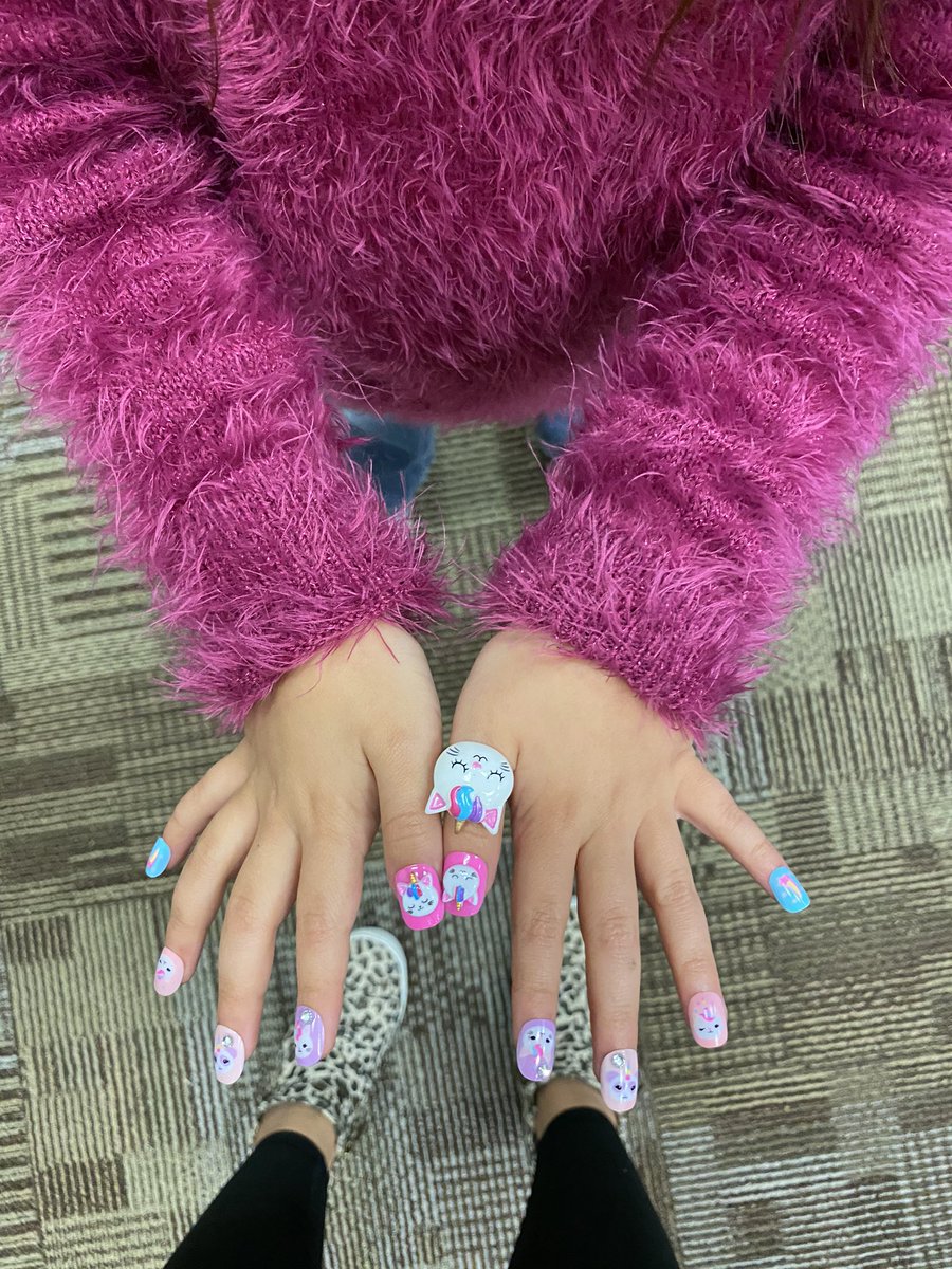 MsChavezJams's tweet photo. “Ms. Chavez, I brought friends to jam with us.”
*giggles* Yes ma’am!! Unicorns are always welcome to jam with us!! https://t.co/m0DKubucvA