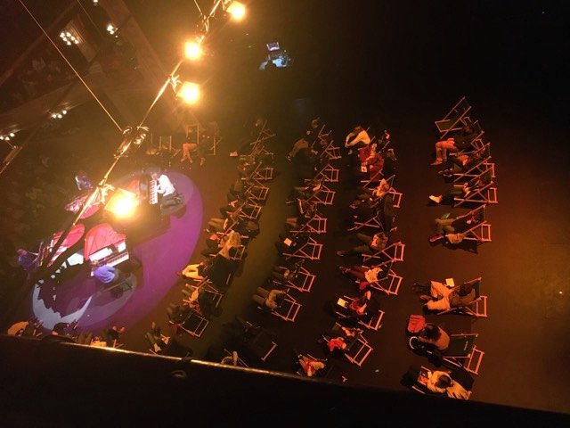 metropolerennes's tweet photo. Quand le festival #Autresmesures à l'@OperadeRennes rencontre le festival #Transatenville: les œuvres pour 4 pianos de Julius Eastman en mode bifrontal > public dans la salle et public sur scène grâce aux célèbres transats "ville de Rennes" pour cette musique hypnotique ! https://t.co/u8m67OLkNE