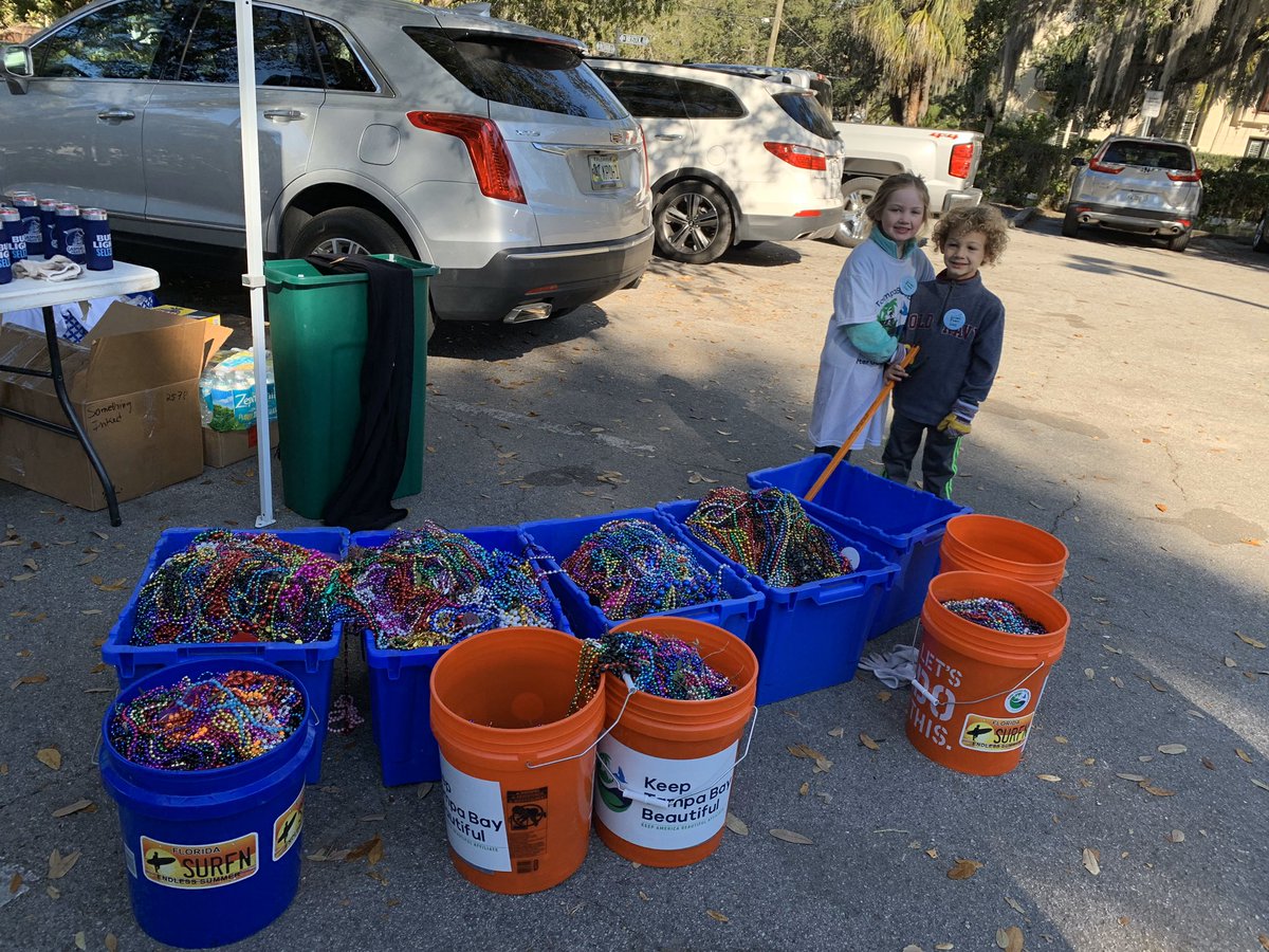 vartaisec's tweet photo. Vartai’s Ben Rollin @mrb3n813 and family helping out with post-Gasparilla clean up. Always doing our part to keep the community clean and secure. @KeepTBB #KeepTBB
#KeepTampaBayBeautiful
#DoBeautifulThings https://t.co/tOu9WfRpn7