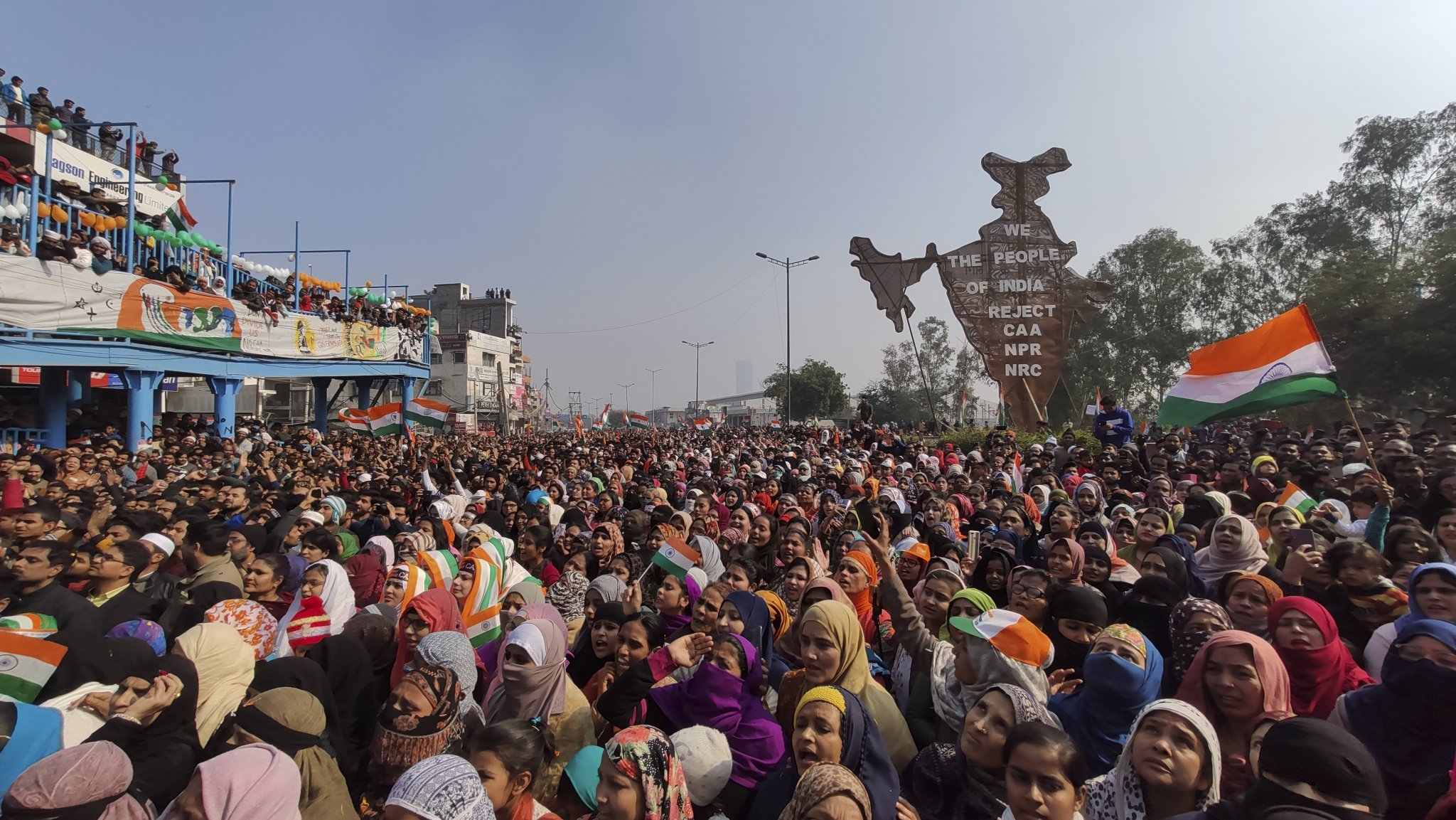 The Dystopian Future of the Youth টুইটারে Abhinav Saha: "Tiranga unfurled by mothers of ...