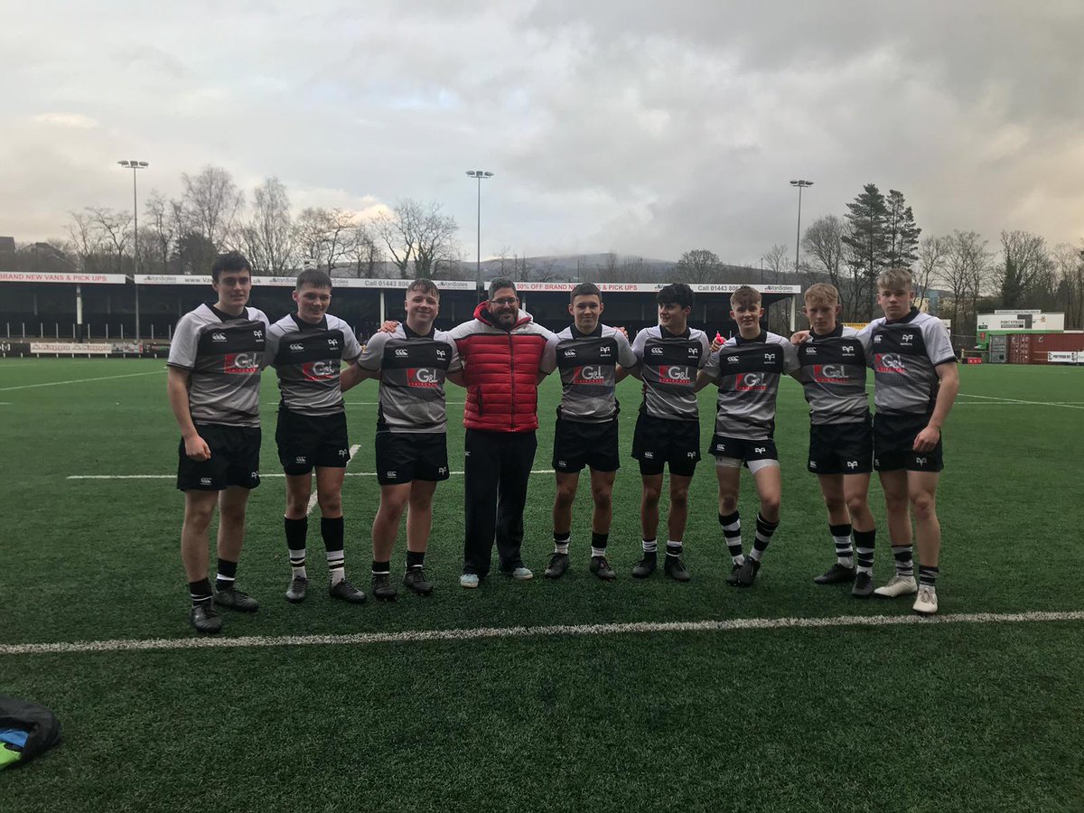 Very proud today watching 8 of my <a href="/LoughorRFC/">Loughor RFC</a> under 16s playing for <a href="/ospreys/">Ospreys</a> at Sardis road. Fantastic game, great win! #UPDABLUES #proudcoach