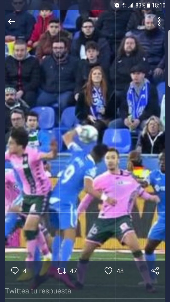 Gabriel34371402's tweet photo. En el pecho le dá? Lo de los árbitros es vergonzoso. Una puta mafia q pitan como les da la gana.#LaLiga https://t.co/gpawwn355e