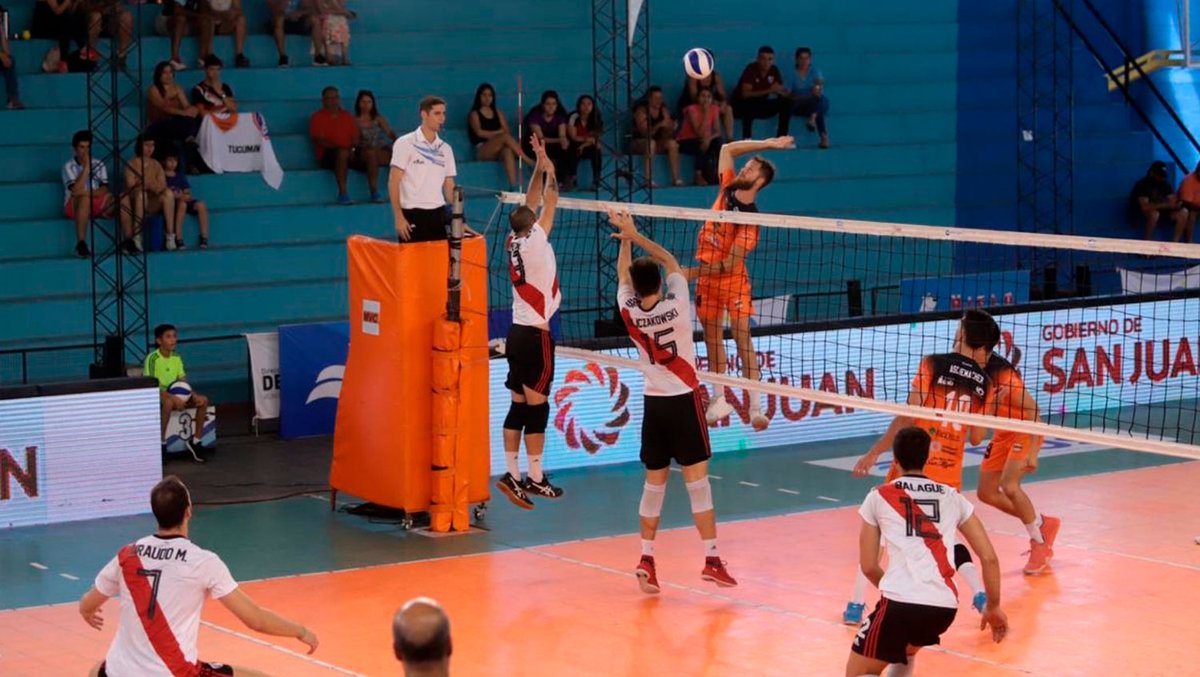 idriverplatense's tweet photo. Info Identidad: #VóleyMasculino
#LVA #Weekend8

En Tucumán, @RiverVoley cerró el weekend 8 de la #LVA con un triunfo 3-0 ante @MonterosVoley (22-25, 21-25, 19-25) 💪🏼💪🏼💪🏼👏👏👏.

📸 Prensa Monteros Vóley

#VamosRiver ⚪🔴⚪ https://t.co/jtMjgtPYqv